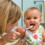 Como cuidar dos dentinhos do bebê