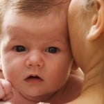 Até quantos meses colocar o bebê para arrotar?